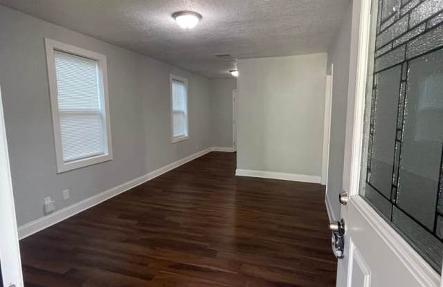 4/2 Single Family Home : Available Now! Gallery 3