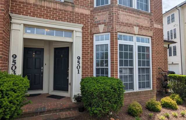 Two level condo in URBANA School District available right before the new school year! photos photos