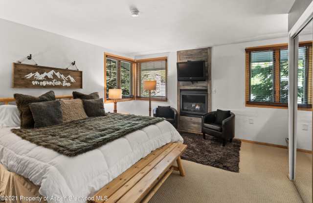 135 Carriage Way Gallery 3