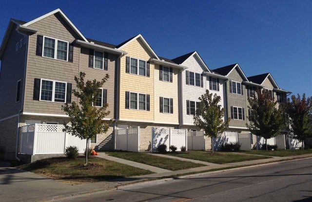 320 E 29TH Street - 320 East 29th Street, Davenport, IA 52803