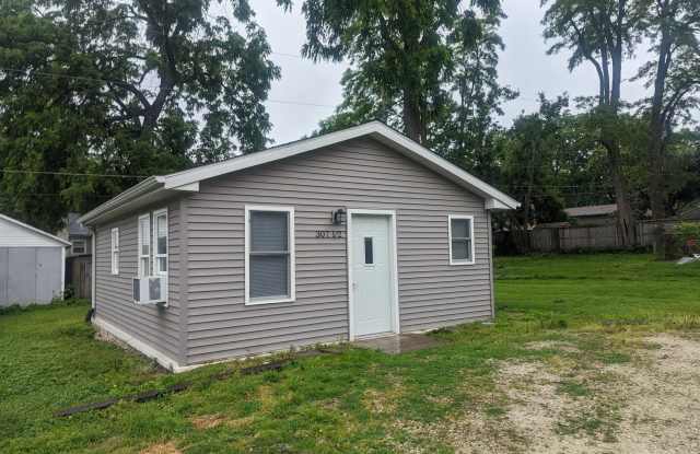 307 1/2 West Ells Avenue photos photos