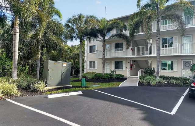 Stunning Sandpiper Bay 2 bed/2 bath end unit condo Gallery 1