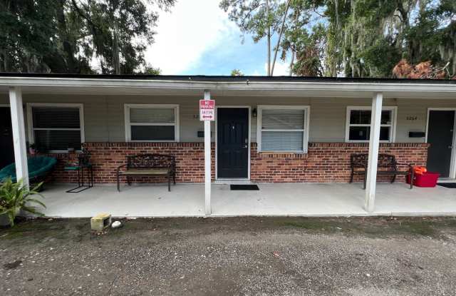 Charming 1 bedroom, 1 bathroom with 600 sq. ft. of living space photos photos