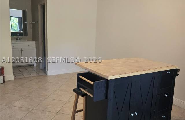 818 E Palm Run Dr Gallery 2