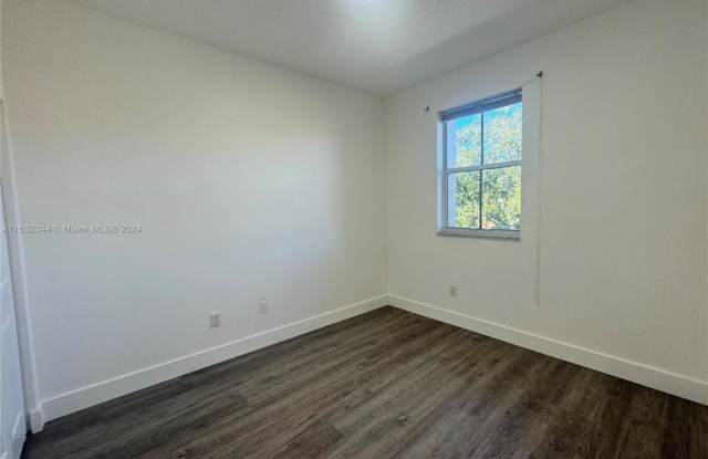 5004 S Harbor Isles Dr Gallery 2