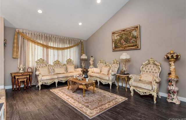 17918 Raymer Street Gallery 4