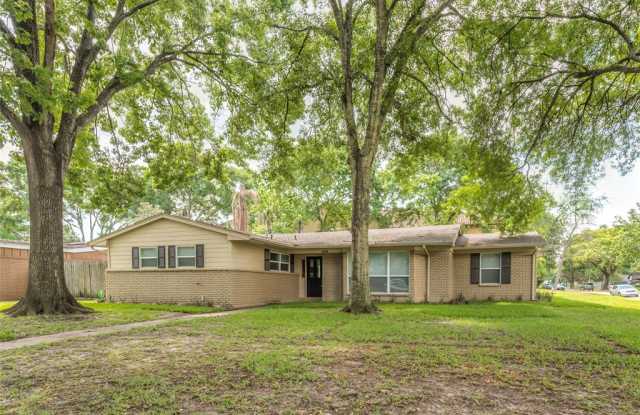 5159 Beechnut Street Gallery 2