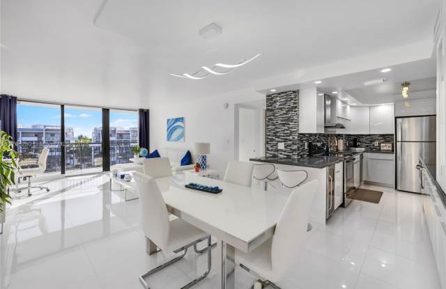 3031 N Ocean Blvd photos photos