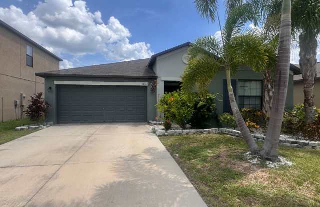 4-Bedroom, 2 Bath Single Family for Rent in Wimauma, FL | 2 -Car Attached Garage & Modern Kitchen Gallery 1