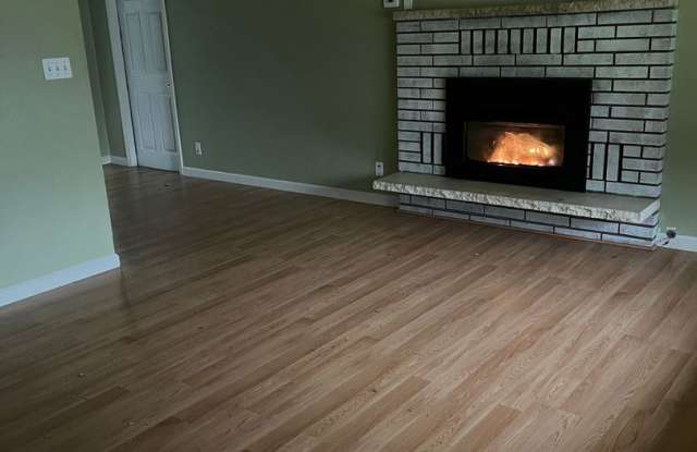 3951 Colonial Ln SE Gallery 2