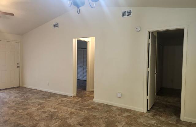 2 bed 1 bath San Carlos Park Gallery 3