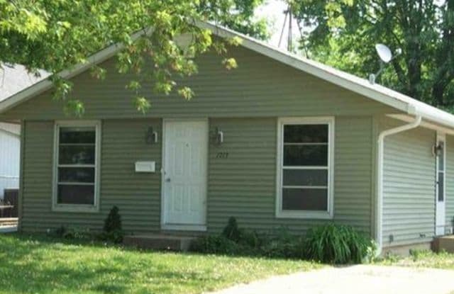 1713 Hebron Avenue - 1713 Hebron Avenue, Zion, IL 60099