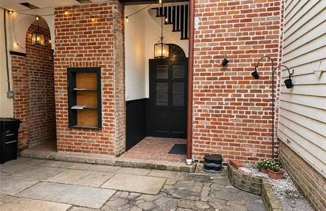 937 BARRACKS Street Gallery 2
