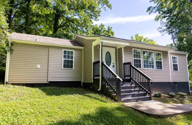 Charming Three Bedroom Home with Natural Privacy and Prime Location photos photos
