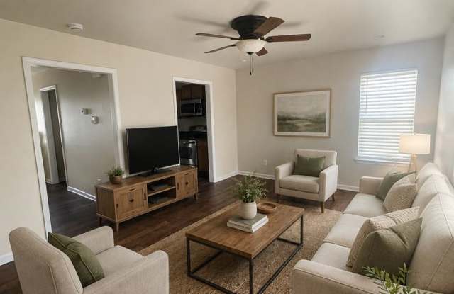 Must see this 4 bedroom 2.5 bath Townhouse in charlotte Gallery 4