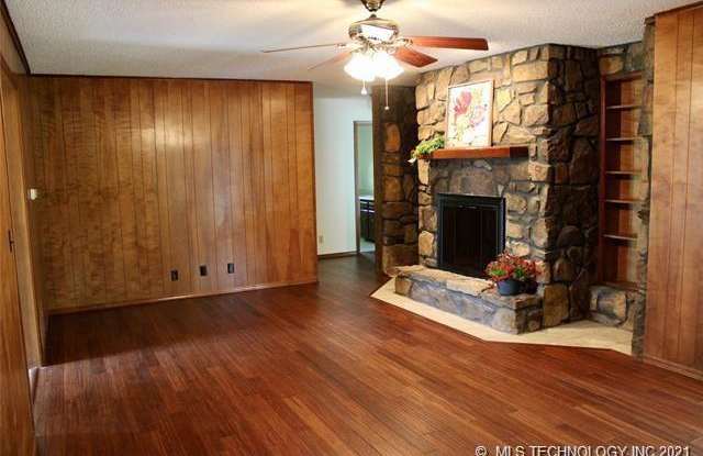 4615 Barlow Place Gallery 4