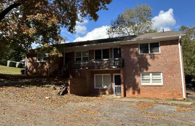 816 College Avenue - 2 photos photos