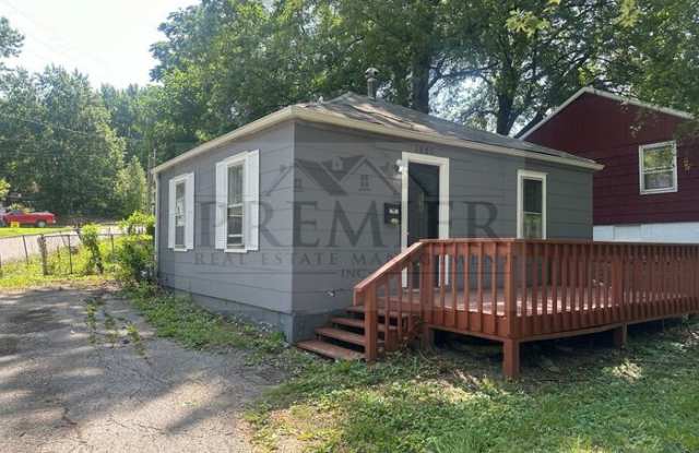 1901 South Ash Avenue - 1901 South Ash Avenue, Independence, MO 64052