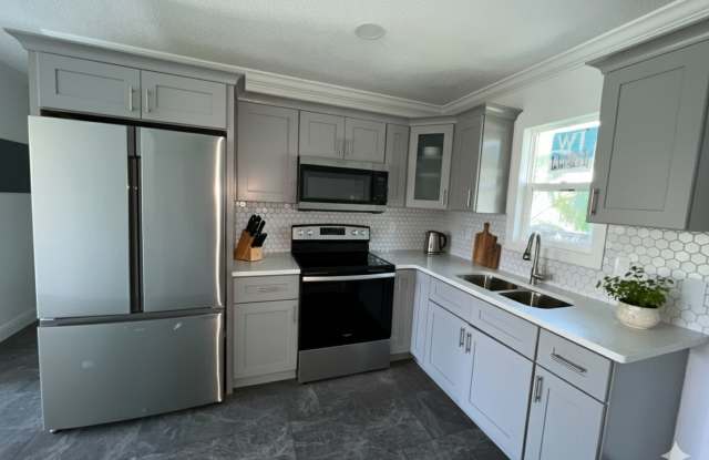 Fully Renovated 2 Bed, 1 Bath Duplex in the Heart of Kissimmee – Modern Upgrades Galore! photos photos