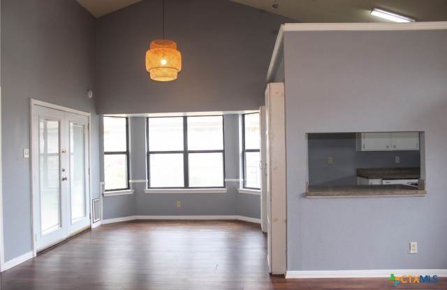 4916 Glass Mountain Drive Gallery 3
