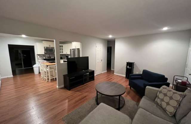 2 Beds/1 Bath Single Family Home with a Backyard in East Haven! Gallery 4