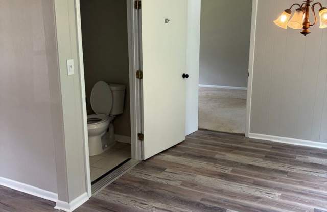 Spacious 4-Bedroom Home with Garage & Fenced Backyard in Hampton! Gallery 4