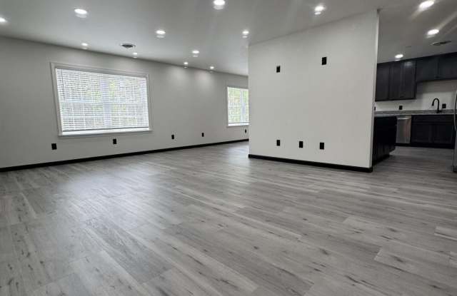 8495 Woodbury Pike Gallery 3