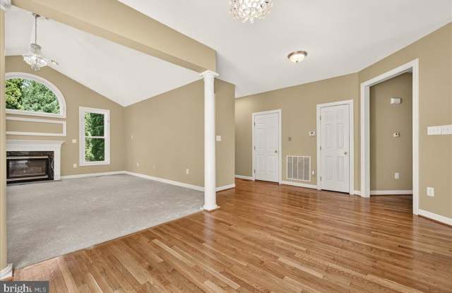 6430 BELLEVUE Place Gallery 4