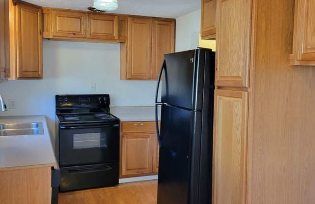 Ready NOW -Cute 3 Bedroom Home with Large Yard off 196th in Lynnwood- Gallery 3