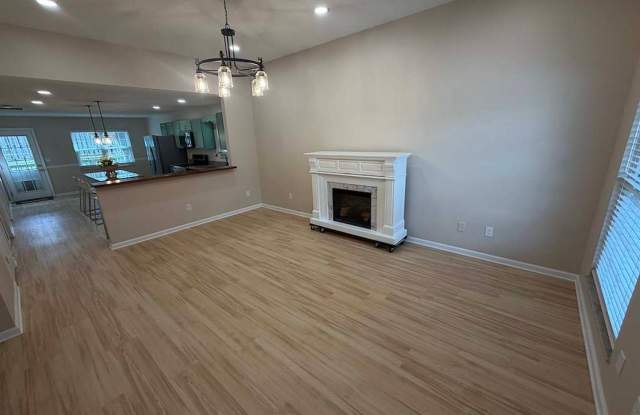 STUNNING UPDATED 3 BEDROOM TOWNHOUSE IN SILVER BROOK IN W. KNOX11 Gallery 3