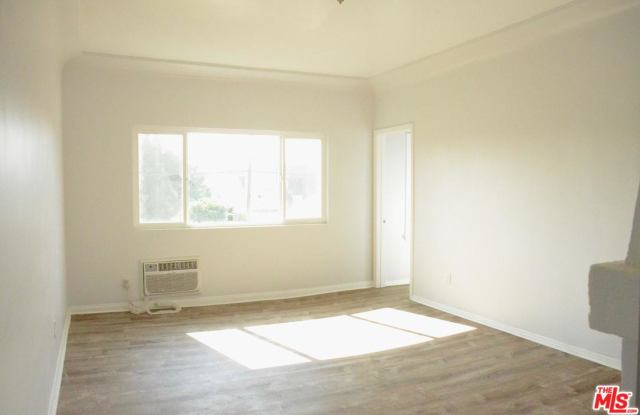 2539 South BURNSIDE Avenue Gallery 4