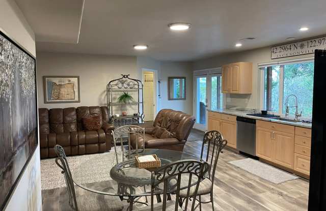 Juanita Retreat: Beautiful Setting on Rural Property Close to Downtown Jacksonville $300 Utility Fee photos photos