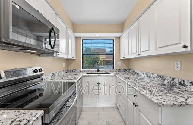 7616 La Mesita Ct - 7616 La Mesita Court, Town 'n' Country, FL 33615