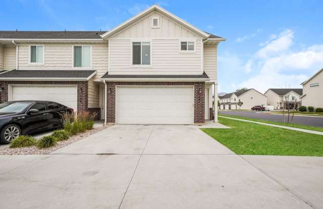 Beautiful 3 Bed, 2.5 Town Home! Available Now! See Our 3D Tour of This Property! photos photos
