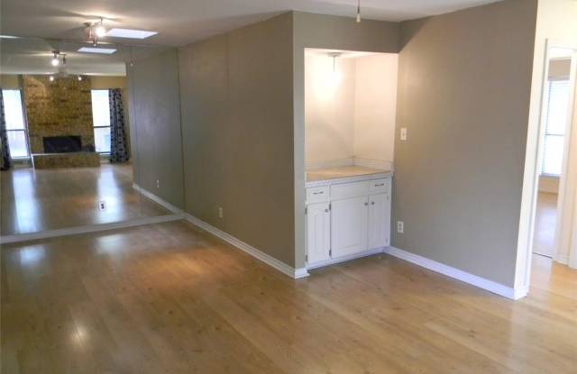 704 Peach Court Gallery 4