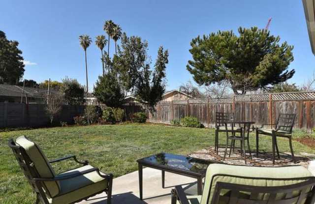 Charming 3-Bedroom Home on Cul-de-Sac, available Dec 1st Gallery 1