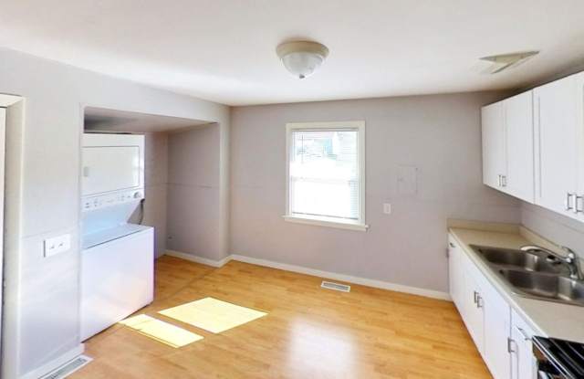 2 Bedroom, 1 Bathroom Available! photos photos