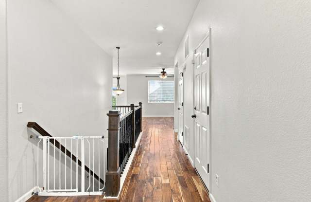 Beautiful 5 Bed 3 Bath Home in Banning Lewis Ranch! Gallery 4
