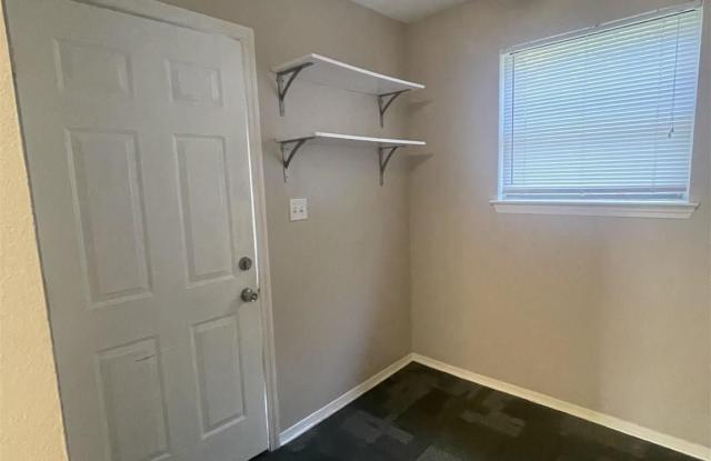 10047 Hillview Rd Gallery 4