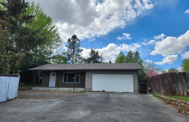 Occupied, do not disturb tenants. Near Chestnut Ave 3 br 1.5 ba Attached 2 car garage! photos photos