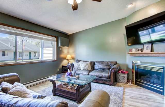 3 bedroom 2 bath 2 car garage Gallery 4