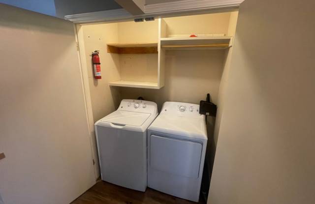2 bed, 1 bath all updated and includes full size appliances! Walk to Uptown 23rd area! Gallery 4