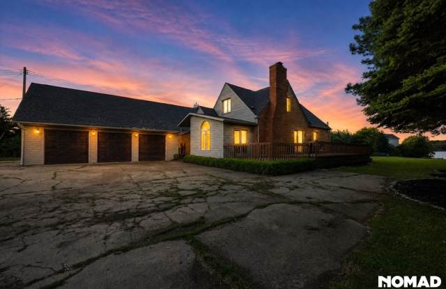 Spacious 4BR 3B All Sports Lake Front Home sitting on an acre of land in Brighton photos photos
