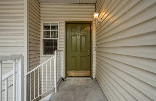 2 Bedroom Condo in Great HOA Community!! Gallery 1