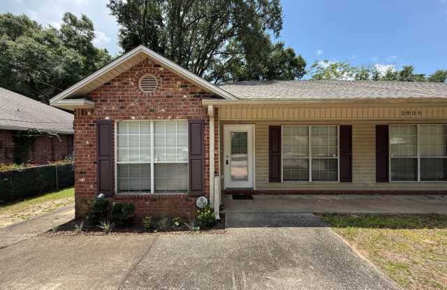 Spacious 3BR/2BA Duplex with Fenced Backyard & Lawn Care Included photos photos