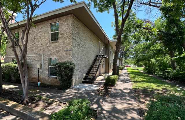 1126 North Bell Avenue - 1126 North Bell Avenue, Denton, TX 76209