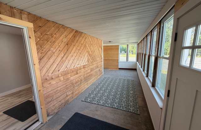 Entire home in Howland, ME (4 bed, 2 bath, 2 bay garage) Recently Renovated Gallery 3