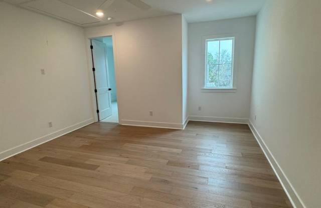 Belmont 806 Gallery 4