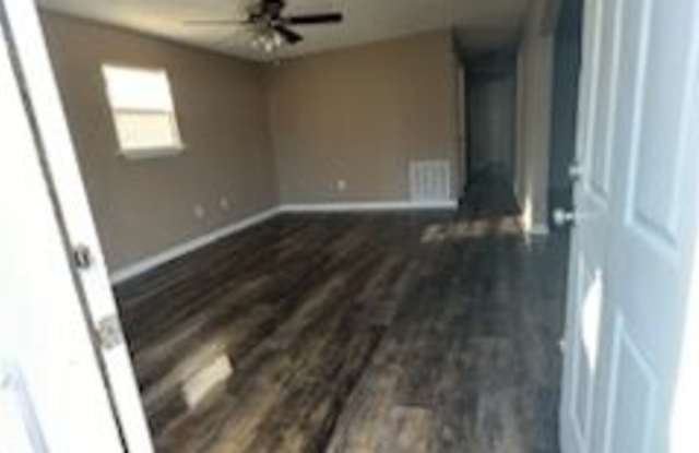 406 Courthouse Ln Gallery 2