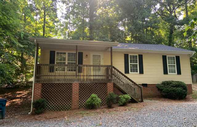 Spacious 3 Bedroom Home with wooded privacy photos photos